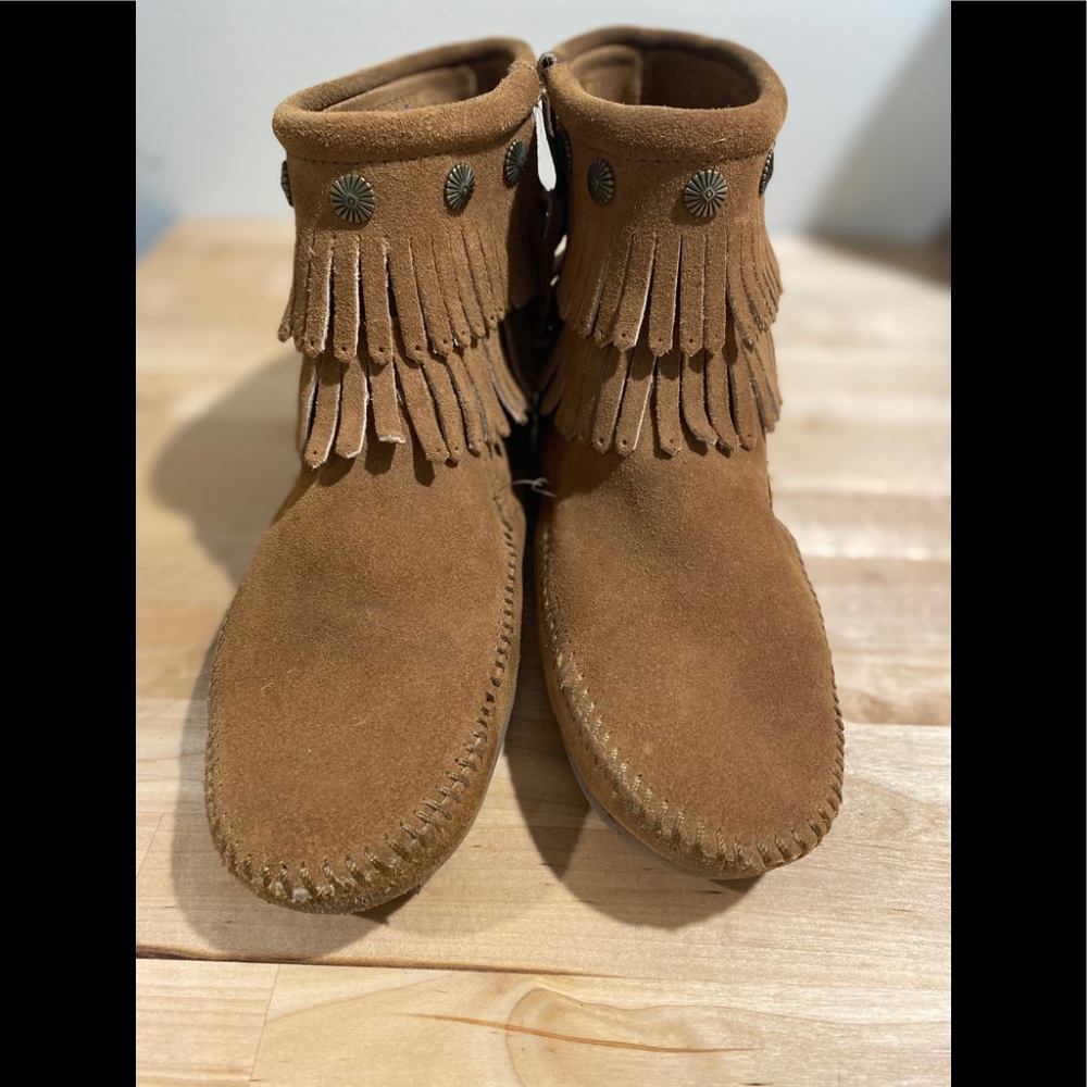Minnetonka Hi-Top Boot Size 9
